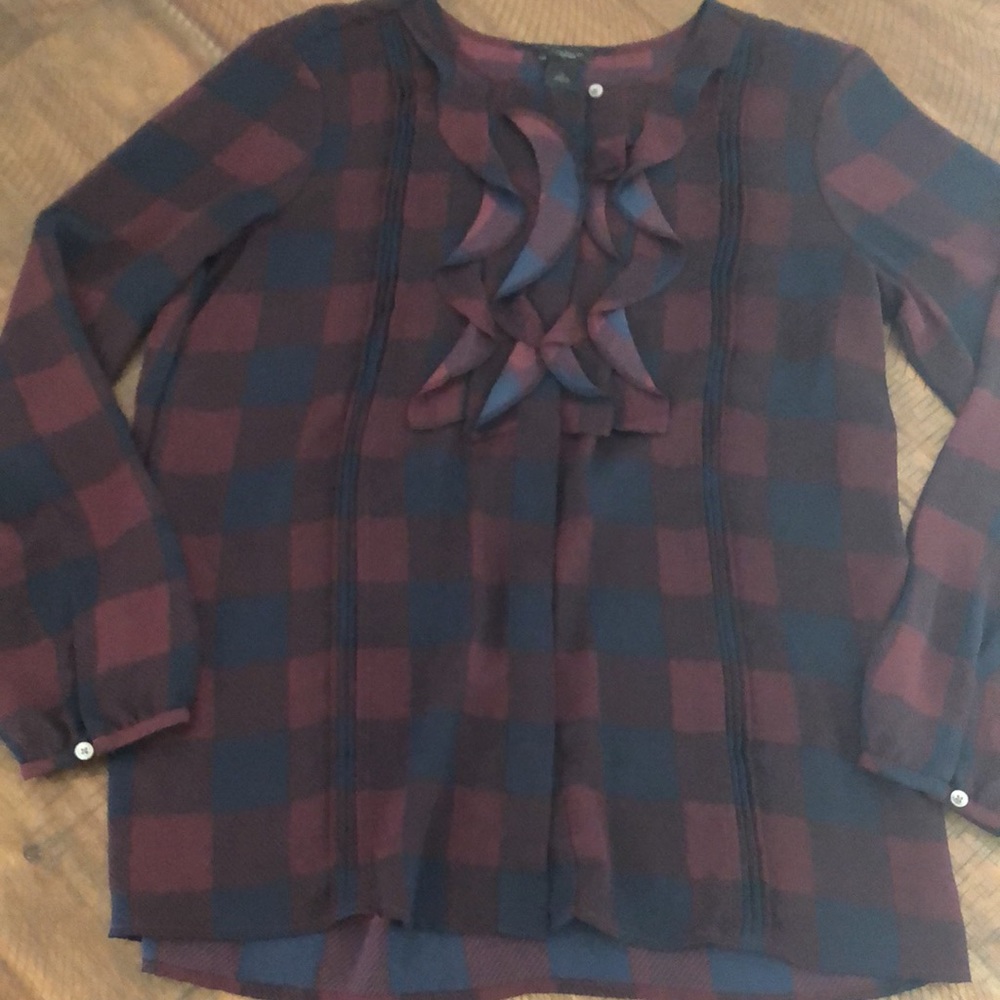 Ann Taylor factory top, Size M, wore about 3 times. Beautiful